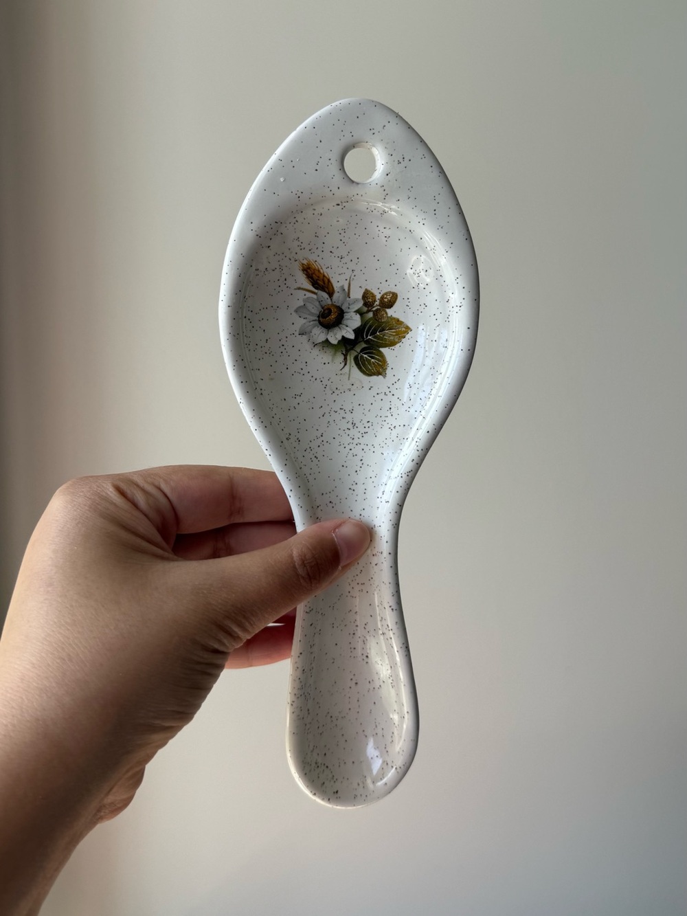 Ceramic spoon rest